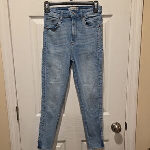 Abercrombie & Fitch Light Wash Ankle Jeans